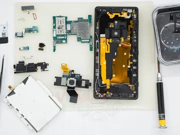 How to disassemble Sony Xperia XZ2